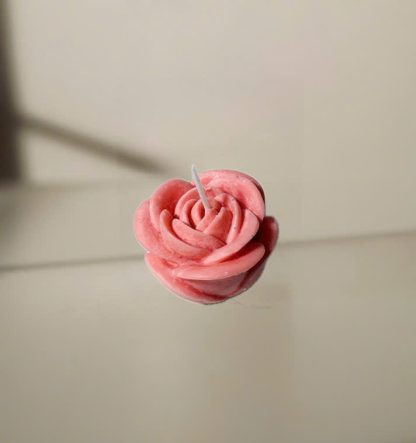 Small pink rose candle